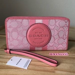 Coach wallet🎈🎈